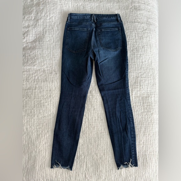 Good American Good Legs Raw Hem Jeans 12/31 - Picture 3 of 5